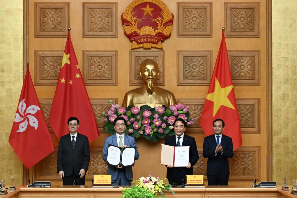 Chief Executive John Lee (far left) and Vietnamese Deputy Prime Minister Tran Luu Quang (far right) witness the signings. Photo: Handout