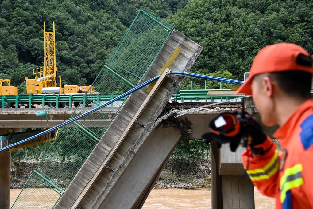 Rescuers work at the site of the partial bridge collapse in Shangluo, Shaanxi province. Photo: Xinhua