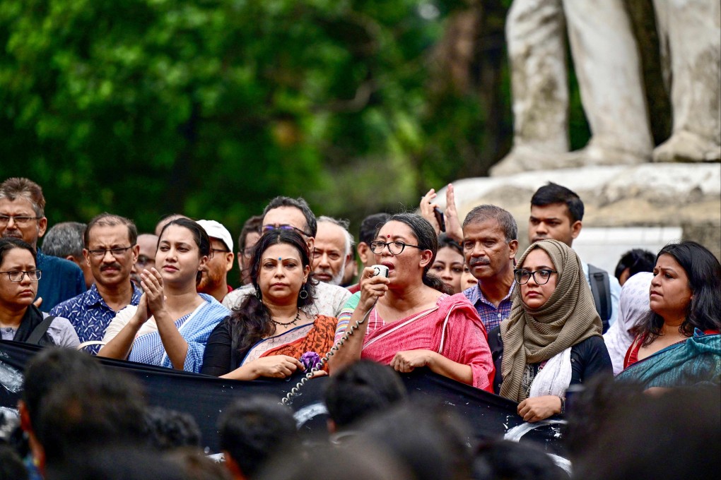Dhaka University teachers march to demand justice for those arrested and killed in the violence near the university in the capital of Bangladesh on August 1. Photo: AFP