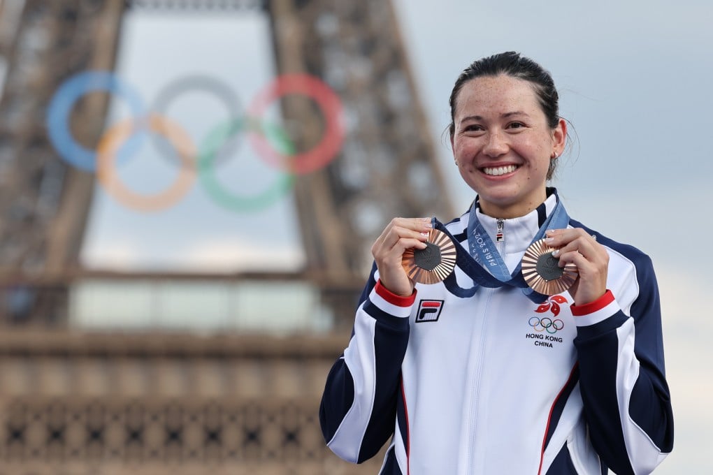 Hong Kong swimming star Siobhan Haughey poses with her medals in front of the Eiffel Tower in Paris on August 1, 2024. Photo: Xinhua