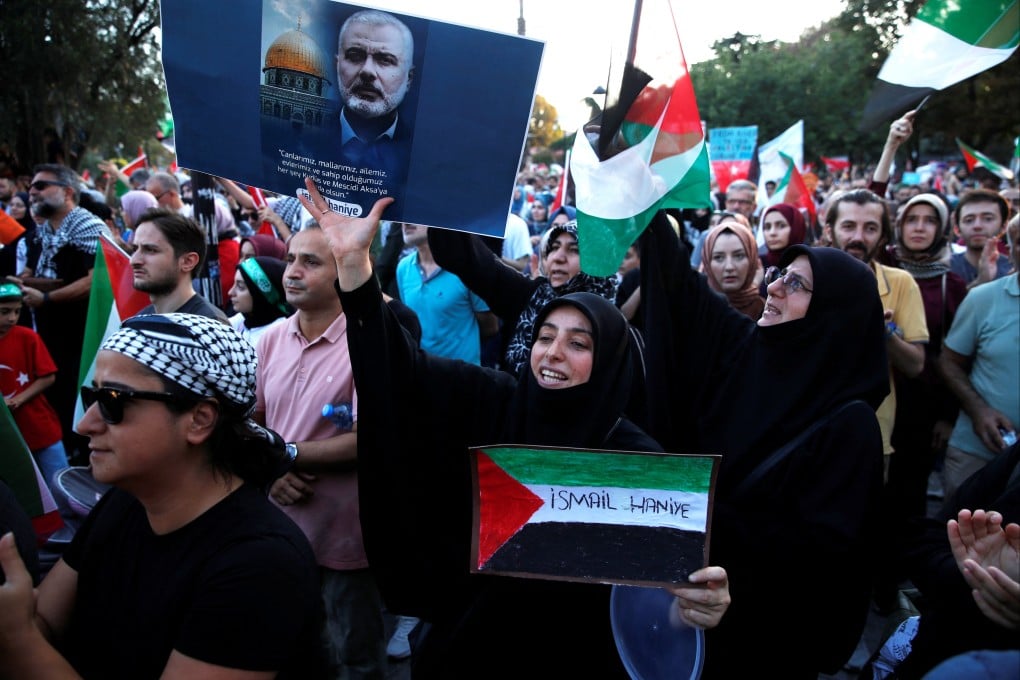 Pro-Palestinian demonstrators take part in a protest condemning the killing of Hamas leader Ismail Haniyeh, in Istanbul on August 3. Photo: Reuters