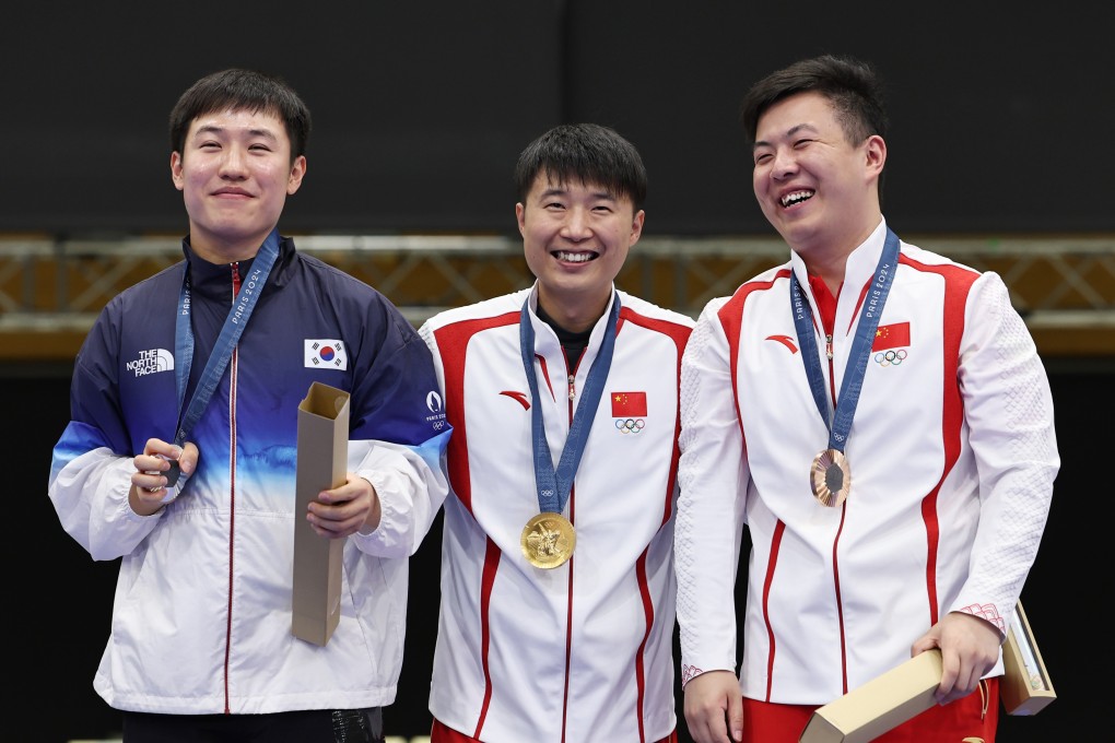 Gold medallist Li Yuehong (centre) flanked by silver medalist Cho Yeong-jae (left) and bronze medalist Wang Xinjie in Chateauroux. Photo: Xinhua