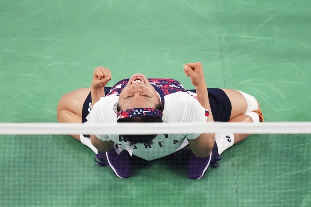 South Korea’s An Se-young celebrates after beating China’s He Bingjiao during their women’s singles badminton gold medal match. Photo: AP