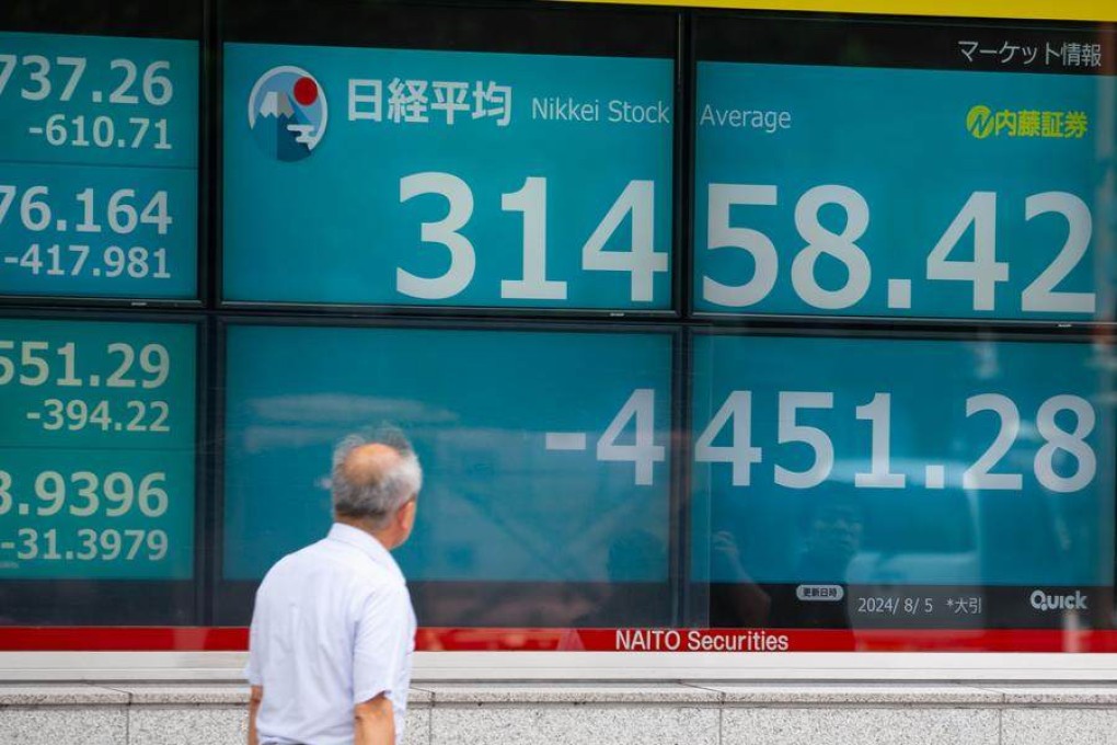 A pedestrian passes a screen showing real-time stock market information in Tokyo, Japan, on August 5.  Photo: Xinhua