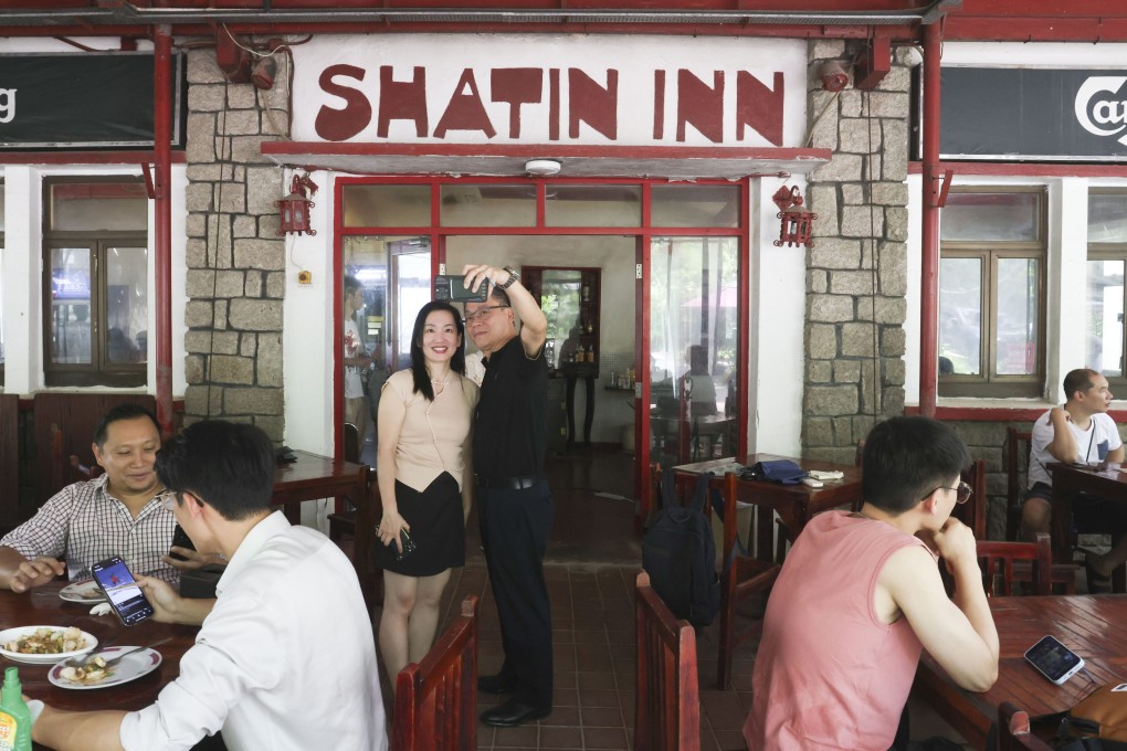 Customers take a selfie at Shatin Inn Restaurant, which is set to close for good in late September. Photo: Jonathan Wong