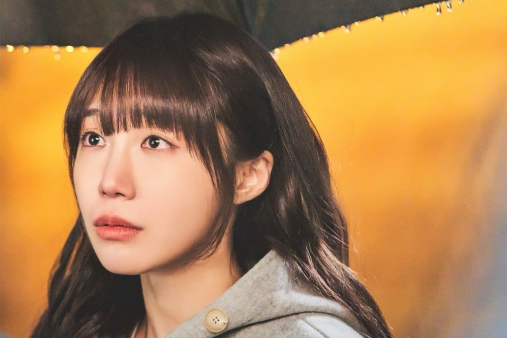 Jung Eun-ji as down-on-her-luck jobseeker Lee Mi-jin in a still from Miss Night and Day.