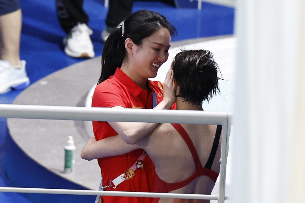 Chen Ruolin (left) received plaudits for wiping away the tears of China’s diving star Quan Hongchan after her second gold medal. Photo: Xinhua