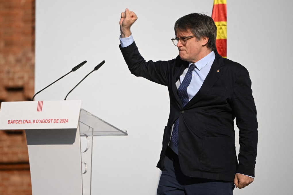 Catalan separatist leader Carles Puigdemont greets his supporters in Barcelona, Spain. Photo: Reuters