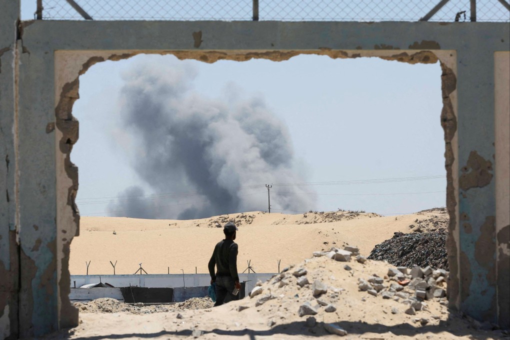 Smoke rises following Israeli strikes, in Khan Younis in the southern Gaza Strip. Photo: Reuters