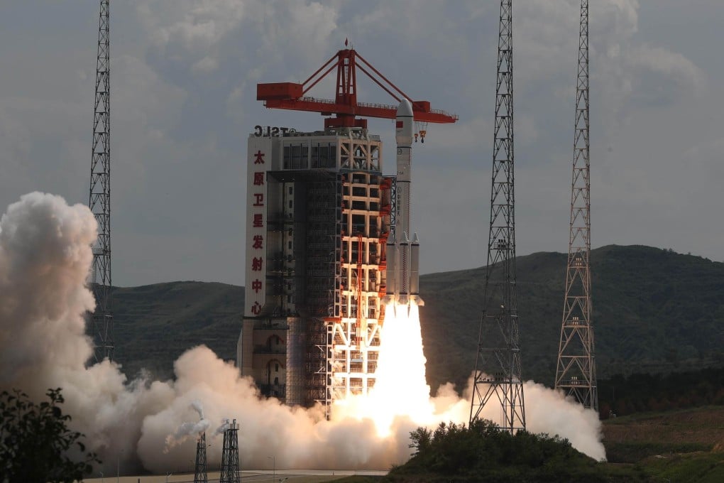 This Long March 6A rocket, which launched from the Taiyuan Satellite Launch Centre on Tuesday,
reportedly created a cloud of space debris after delivering the first satellites for a global internet network. Photo: CCTV