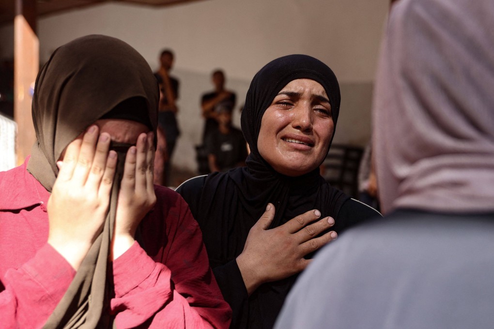 Palestinians mourn relatives killed in a reported Israeli strike on a school used as a refuge by displaced Palestinians in Gaza City, at the al-Maamadani hospital on August 8. Photo: AFP
