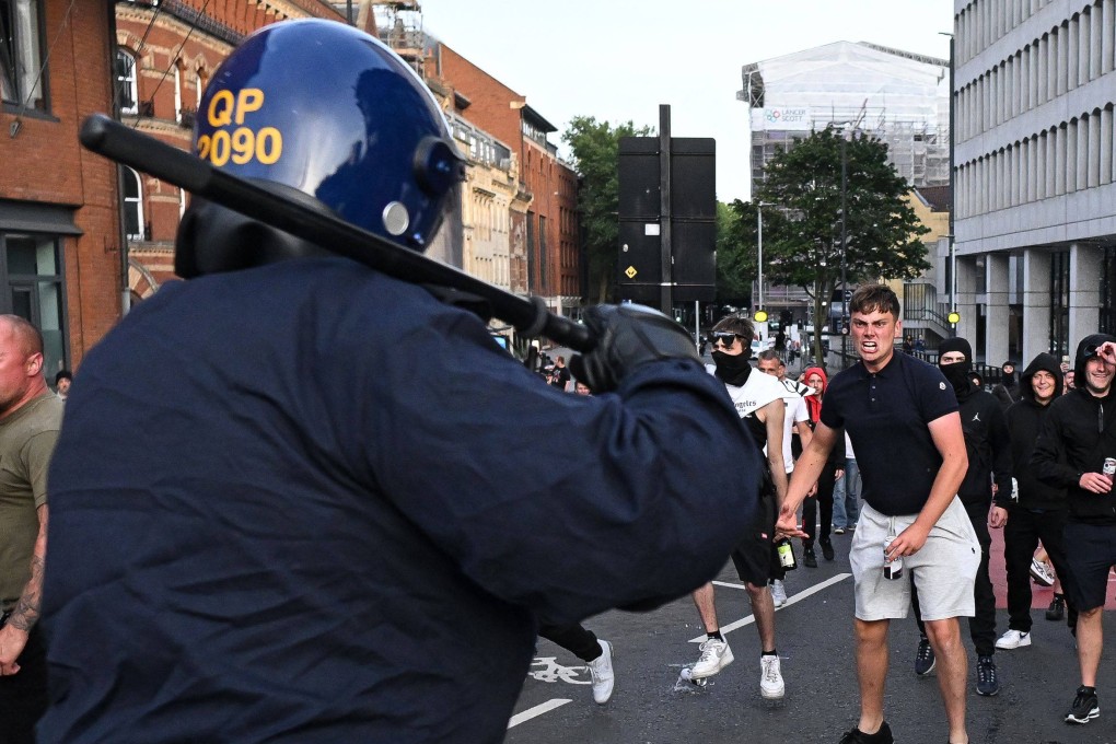 Riot police face protestors in Bristol, southern England, on August 3, 2024 during the ‘Enough is Enough’ demonstration held in reaction to the fatal stabbings in Southport on July 29. Photo: AFP