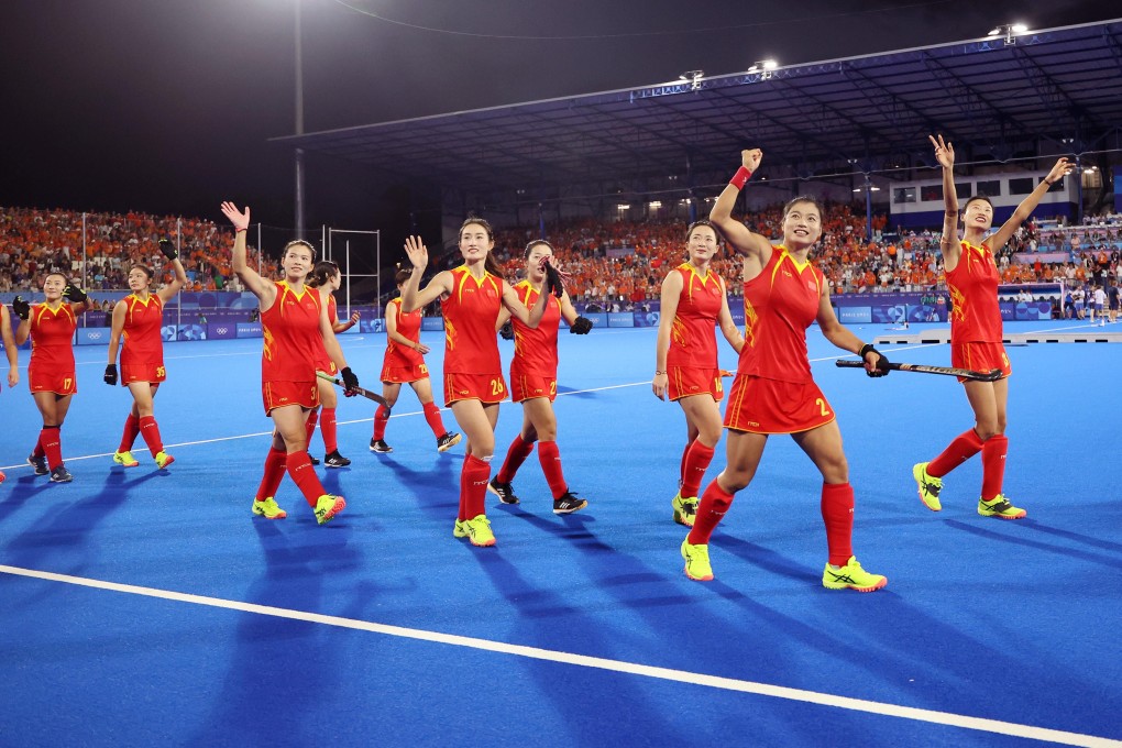 China’s players are applauded after their narrow loss in the gold medal match in Paris. Photo: Xinhua