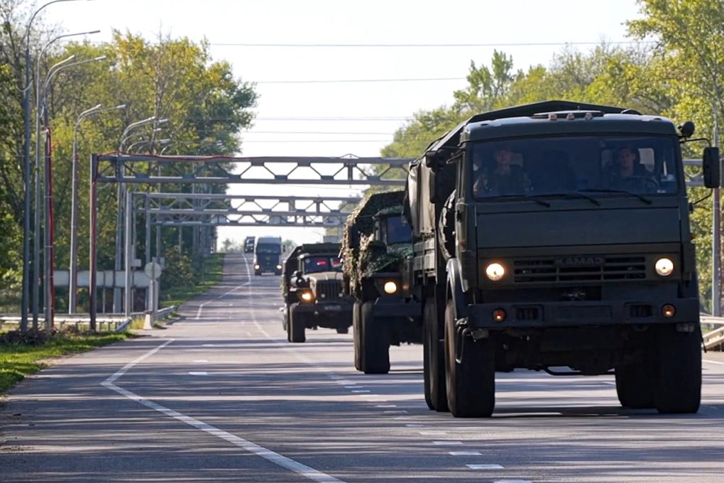A column of the Russian Armed Forces move to build up forces combating Ukrainian troops in the Sudzhansky district of Kursk region of Russia. Photo: AP