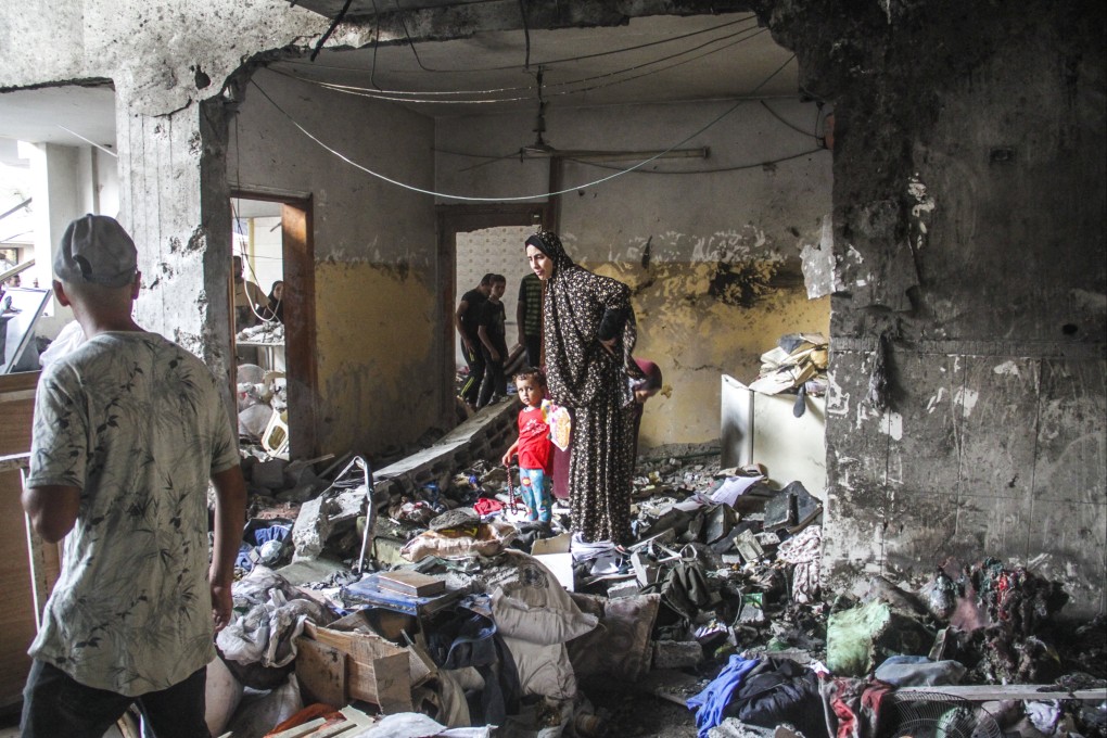 Palestinians inspect the damage following an Israeli strike on the Al-Tabieen religious school in Gaza on August 10. Photo: EPA-EFE