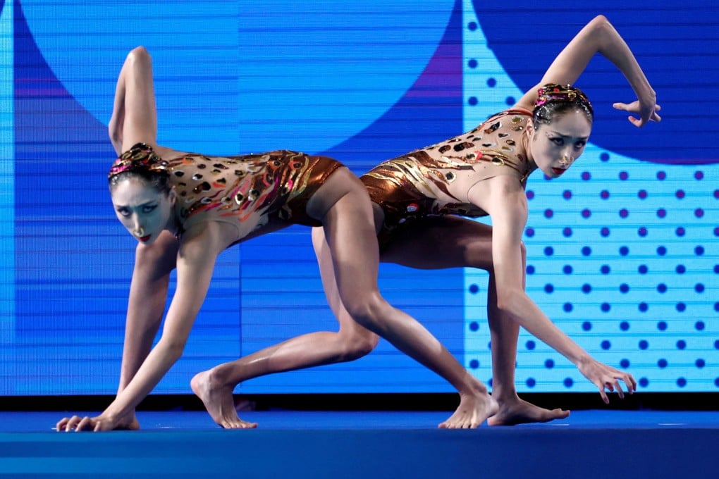 Chinese gold medallists Wang Liuyi and Wang Qianyi began their free routine in dramatic fashion, crawling like panthers to the edge of the water before diving in. Photo: Reuters