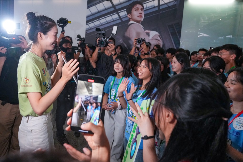 Olympic medallist Vivian Kong (left) joins students on a mentorship trip to the mainland. Photo: Sam Tsang