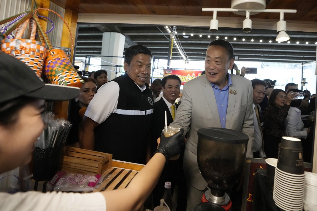Former Thai prime minister Srettha Thavisin (centre right) visits a market in Bangkok, Thailand, on August 14, the day of his dismissal by the Thai Constitutional Court. Photo: AP