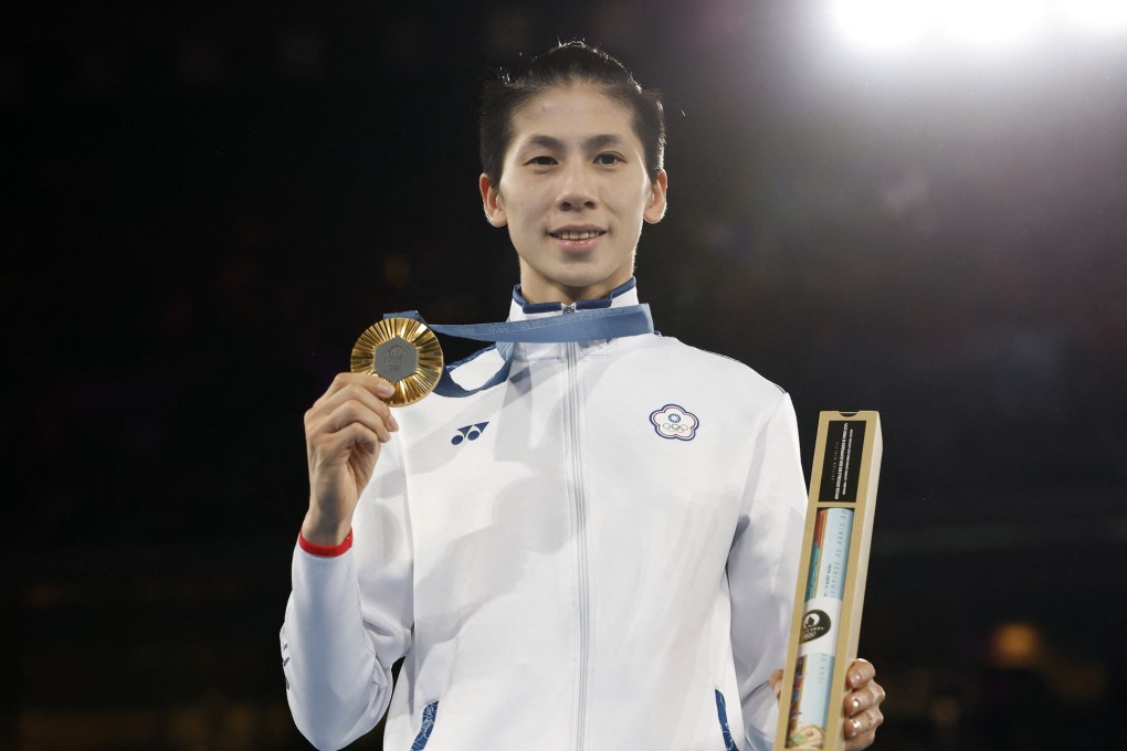 Taiwanese boxer Lin Yu-ting holds her gold medal after winning the women’s 57kg boxing category at the 2024 Paris Olympics, on August 10, 2024. Lin, The participation of Lin, and Algerian boxer Imane Khelif, in the games has led to disputes over their genders. Photo: Reuters