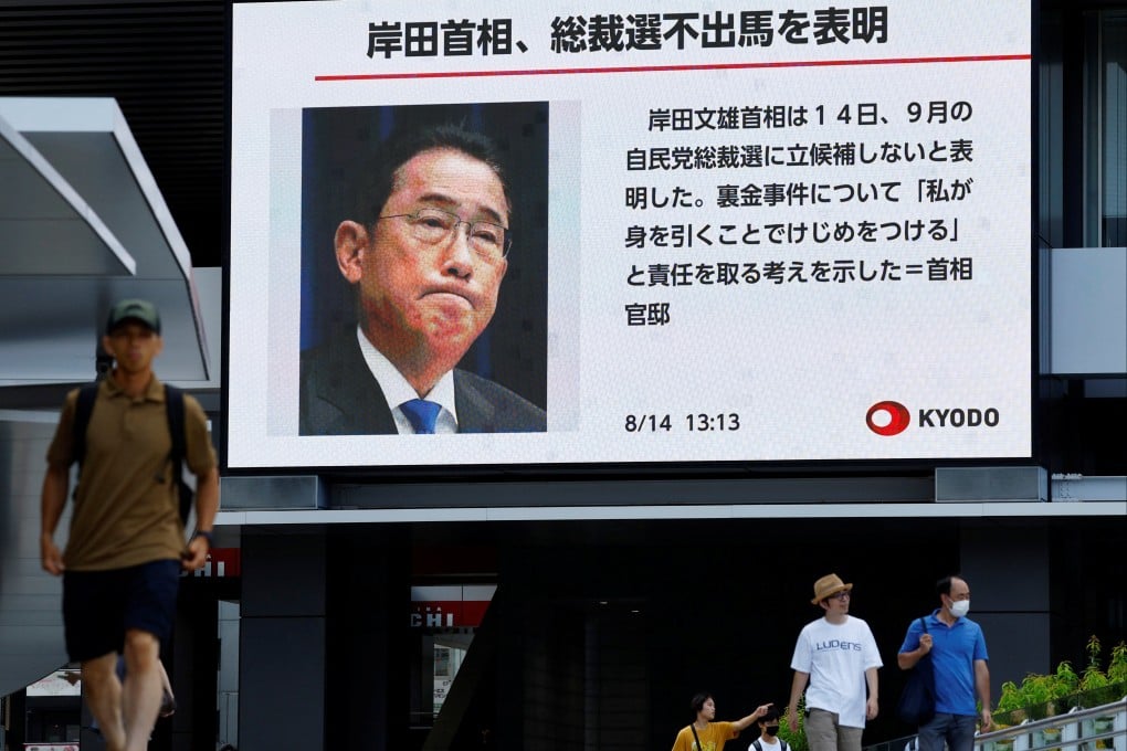 People walk past a large screen in Tokyo displaying news about Japanese Prime Minister Fumio Kishida’s announced resignation as LDP leader. Photo: Reuters