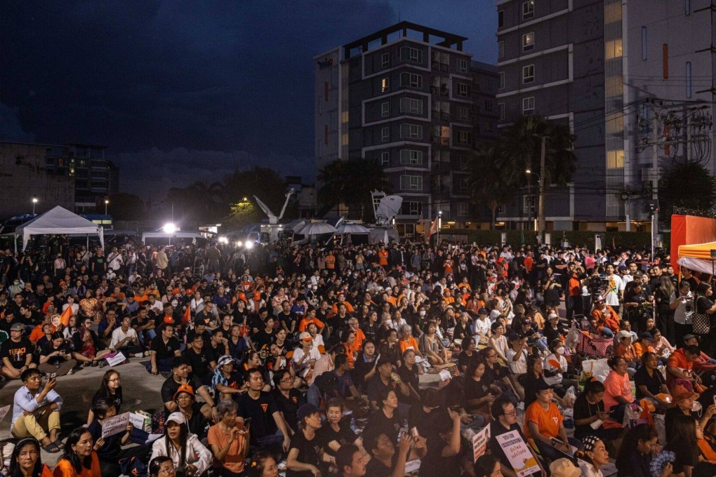 Supporters of the Move Forward Party converge at its headquarters in Bangkok, Thailand, on August 7. Photo: Bloomberg