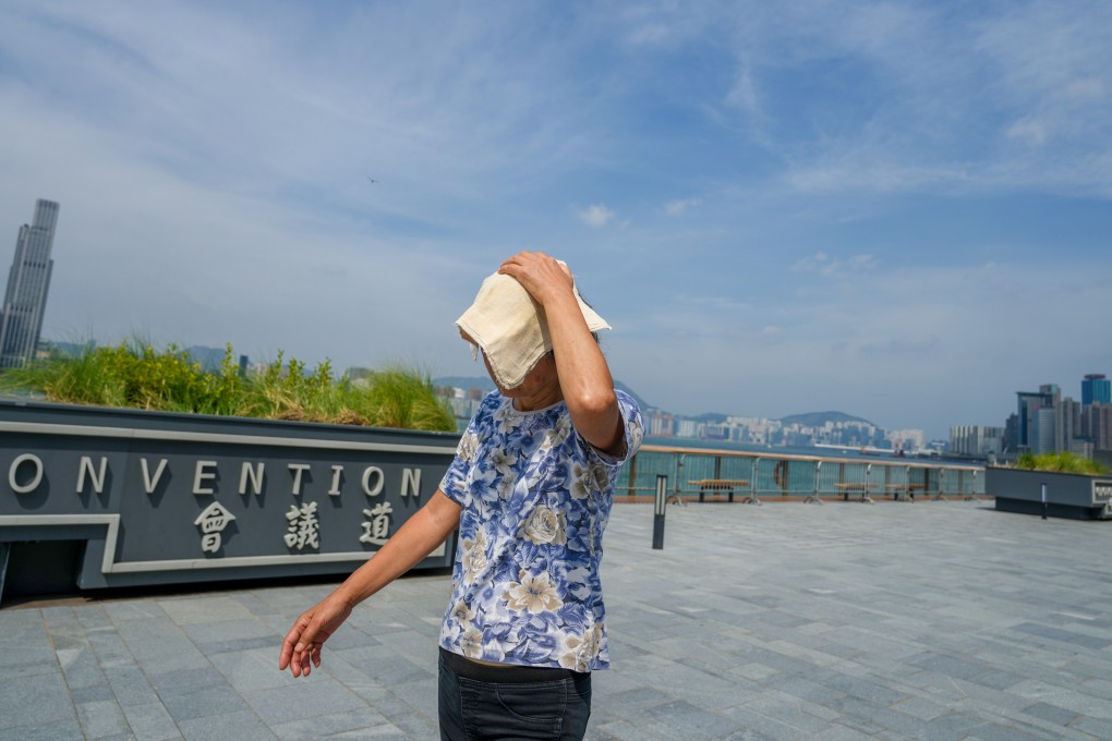A hot day on the waterfront. Photo: Sam Tsang