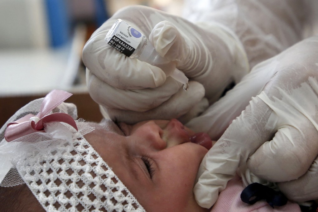 A UNRWA employee provides polio and other vaccines for children in a clinic in Gaza’s Bureij refugee camp in September 2020. Photo: AFP