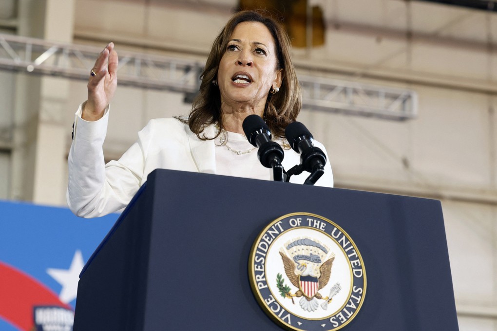 Vice President Kamala Harris greets the crowd during a campaign rally at a Signature Aviation hangar in Romulus, Michigan, on August 7, 2024. Photo: TNS
