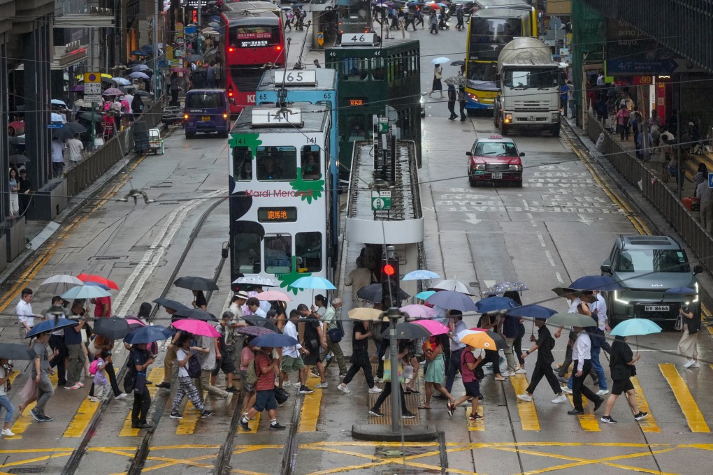 The Observatory issued an amber rainstorm warning at 5.35am on Saturday. The alert was cancelled at 10.55am. Photo: May Tse