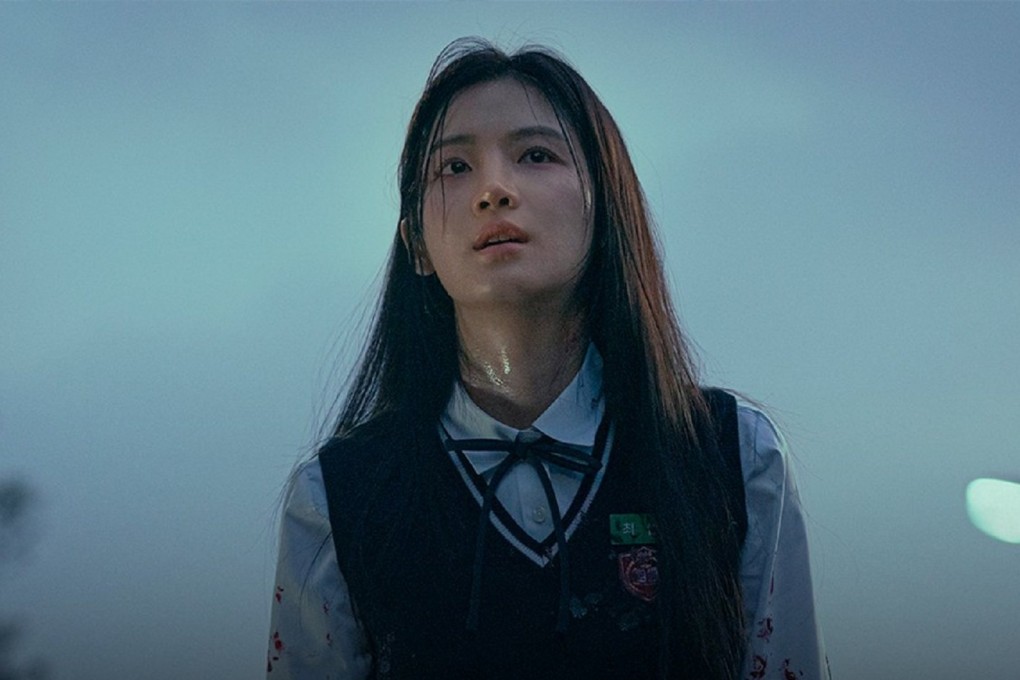Park Ju-hyun as Choi Seon-hee in a still from K-drama Perfect Family. The KBS drama co-stars Kim Young-dae, Yoon Se-ha, Kim Byung-chul and Choi Ye-bin.