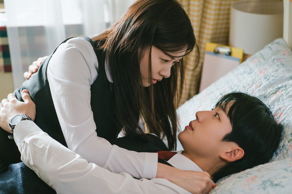 Jung So-min (left) and Jung Hae-in as childhood friends Baek Seok-ryu and Choi Seung-hyo in a still from Love Next Door, a new Korean drama on Netflix.