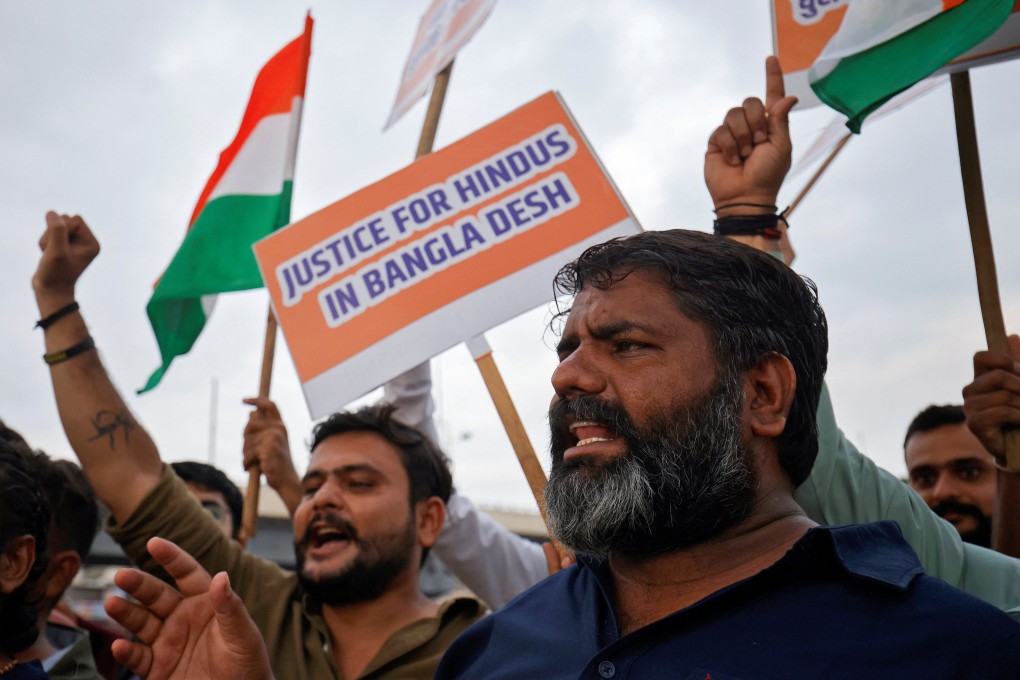 Hindu activists hold placards and Indian national flags, as they chant the slogan, “Stop atrocities on Hindus”, and protest attacks on religious places of Hindus in Bangladesh, in Ahmedabad, India on August 13. Photo: Reuters