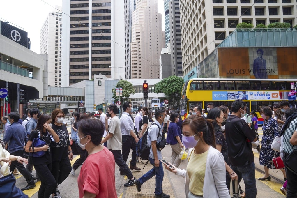 People crossing the street in Hong Kong’s Central district on 7 October 2021. Photo: Sam Tsang.