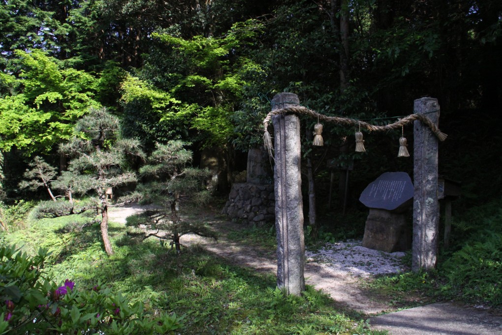 Yomotsu Hirasaka, in Japan’s Shimane prefecture. At the “entrance to the underworld”, people post letters addressed to deceased loved ones, which helps many people cope with their grief. Photo: Wikipedia
