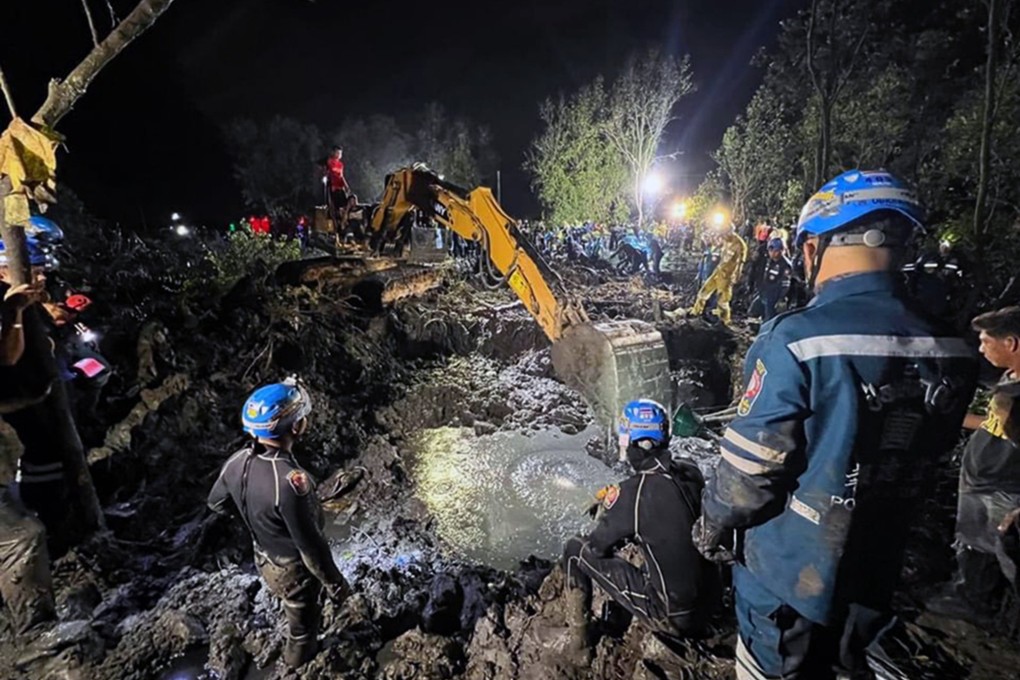 Rescue workers dig through the swampy crash site to recover the wreckage of the plane, in a mangrove forest in Chachoengsao province, Thailand, early on Friday.  Photo: EPA-EFE