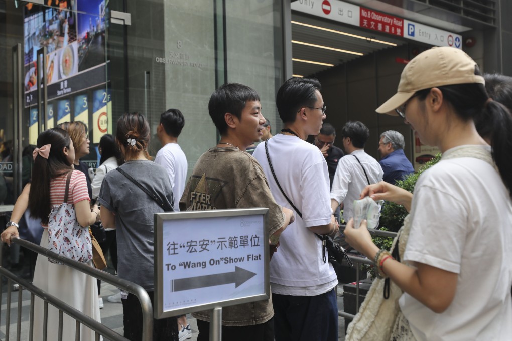 People queue up to view the show flat for the Finnie project on Friday. Photo: Xiaomei Chen