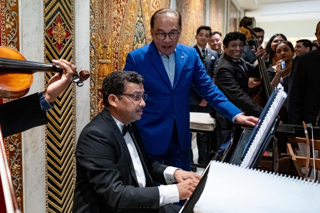 Malaysian Prime Minister Anwar Ibrahim sings a Bollywood song during an event in New Delhi. Photo: Facebook/anwaribrahimofficial