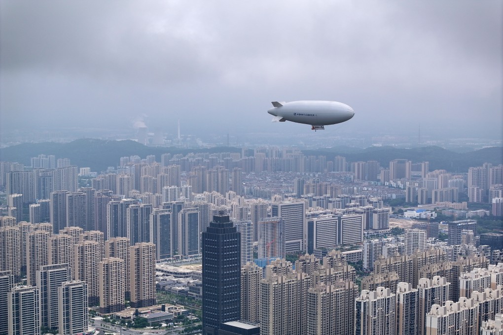 AS700 airship conducts a low-altitude demo flight in Jingmen, central China’s Hubei province. Photo: Xinhua