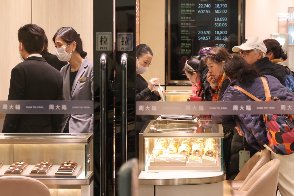 Customers shopping for gold Tsim Sha Tsui, Hong Kong in March 2024. Photo: Jelly Tse