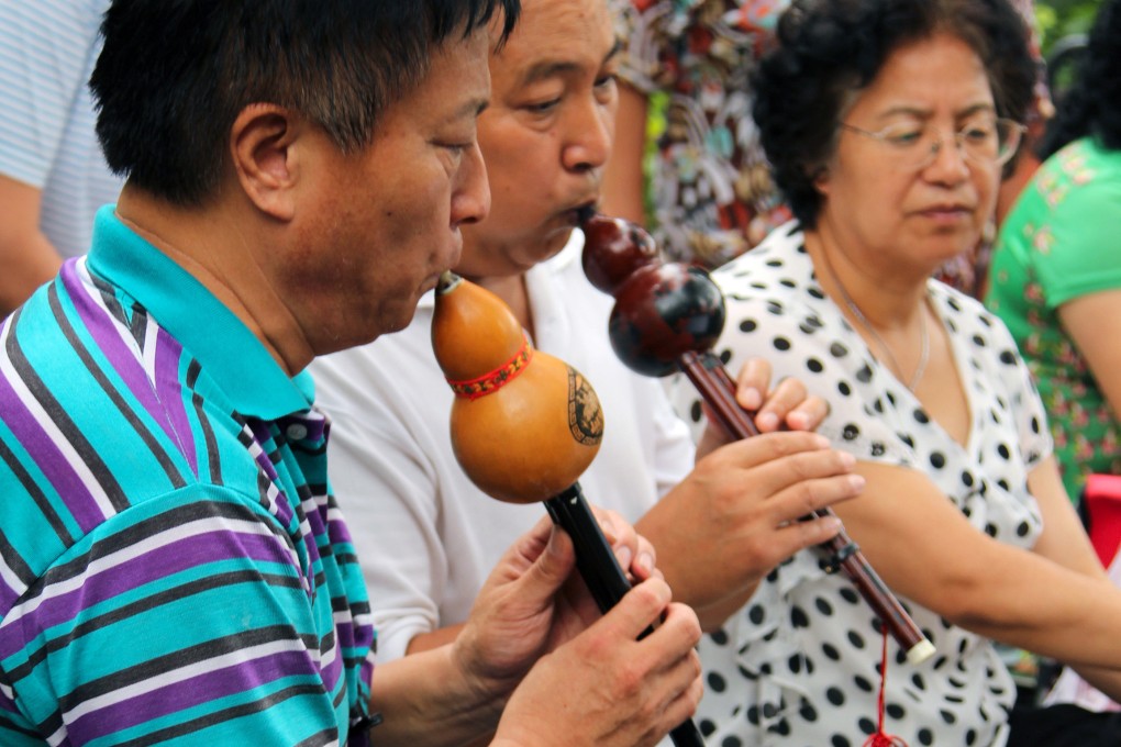 The sheng and “hulusi” or Chinese bagpipes (above) are traditional Chinese wind instruments that use a bottle gourd for a base and bamboo pipes with finger holes to play notes. Photo: Shutterstock