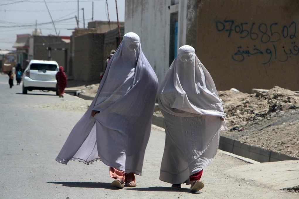 Burka-clad Afghan women walk on a road in Kandahar, Afghanistan. Photo: EPA-EFE