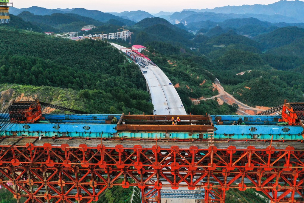 Contractors working on the Machanghe grand bridge along the Guiyang-Pingtang Expressway in southwest China’s Guizhou province. Photo: Xinhua