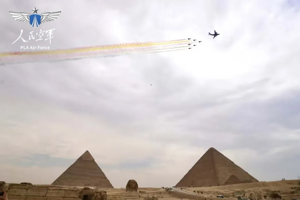 The plane took part in a display over the Pyramids.  Photo: QQ.com