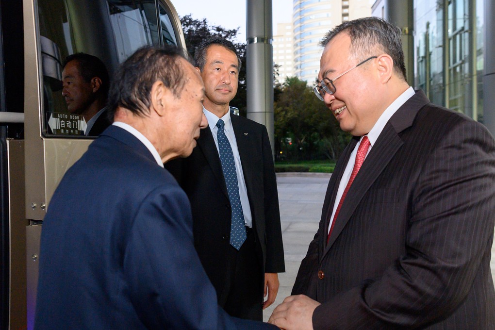 Toshihiro Nikai (left) chairman of the Japan-China Friendship Parliamentarians’ Union,  and Liu Jianchao, head of the CCP’s International Department, shake hands ahead of their meeting. Photo: idcpc