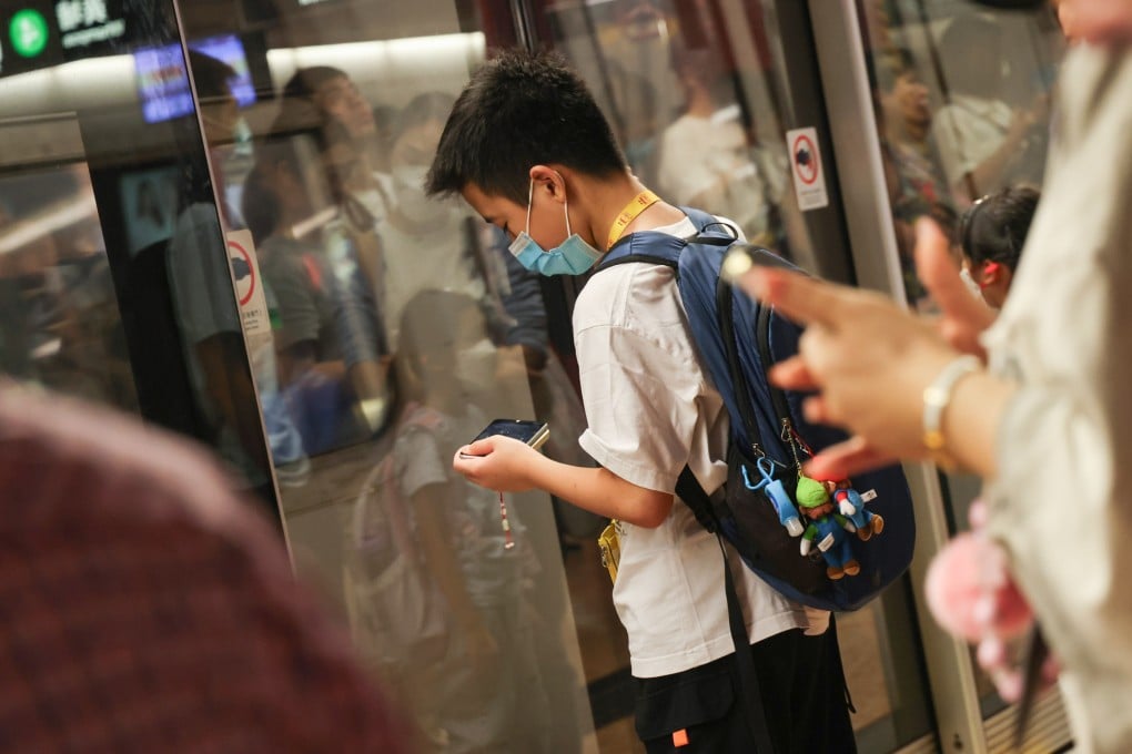 Just over half of children spent up to two hours on their gadgets every day for leisure purposes, a survey found. Photo: Jelly Tse