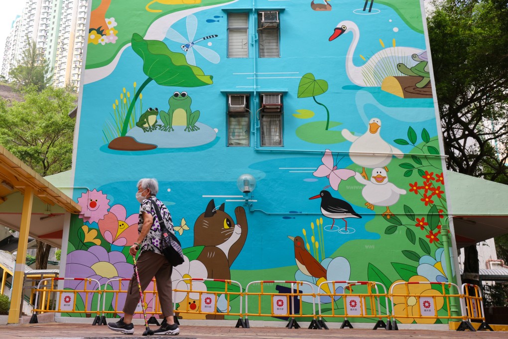 A mural at Tin Lok House in Shun Tin Estate. Housing authorities plan to install easily accessible chairs and other facilities to improve tenants lives in five rental housing estates. Photo: Jelly Tse