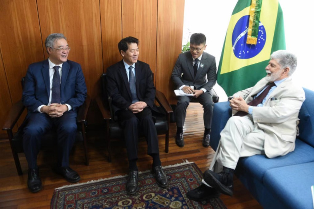 China’s special representative for Eurasian affairs, Li Hui (second left), meets Celso Amorim, special adviser to the president of Brazil, on July 29. Photo: Chinese Foreign Ministry
