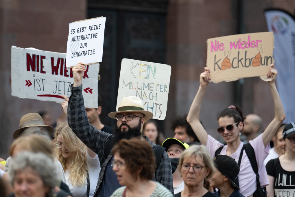 People protest against racism and the politics of the AfD in front of St. Paul’s Church. Photo: dpa