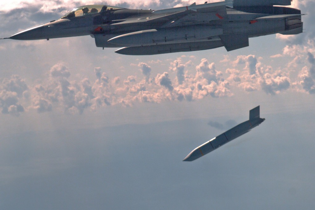 A US pilot launches an extended range version of the Joint Air-to-Surface Standoff Missile (JASSM) during a test in 2018. Photo: US Air Force/Handout