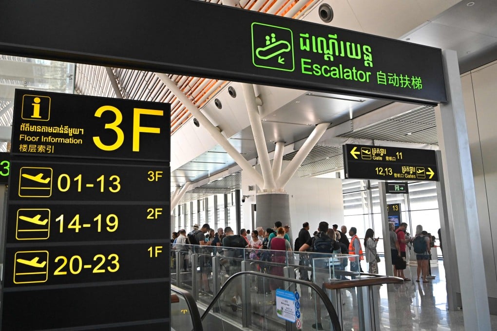 Tourists prepare to board a plane at the new Siem Reap-Angkor International Airport. Cambodia is eyeing direct flights to Melbourne, as it seeks stronger ties with Australia through trade, education, and tourism. Photo: AFP